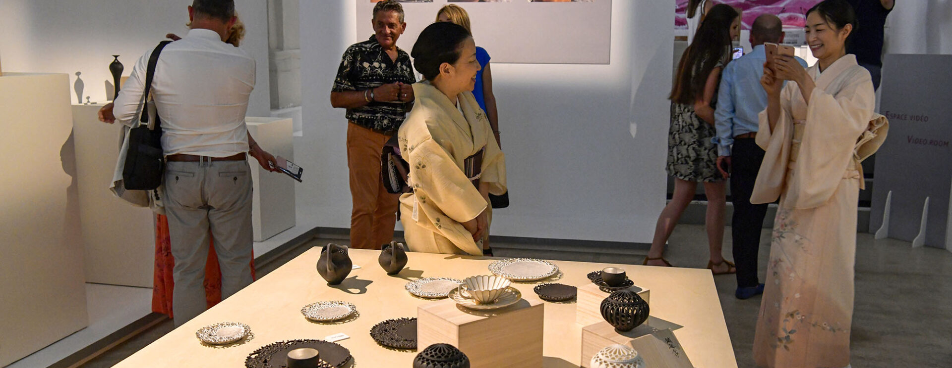 Vernissage de l'exposition Influences Japonaises aux Penitents Noirs: Rizu Takahashi et Taketoshi Ito