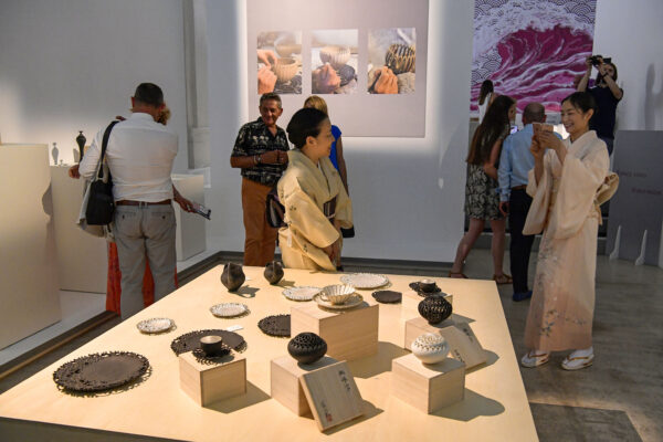 Vernissage de l'exposition Influences Japonaises aux Penitents Noirs: Rizu Takahashi et Taketoshi Ito